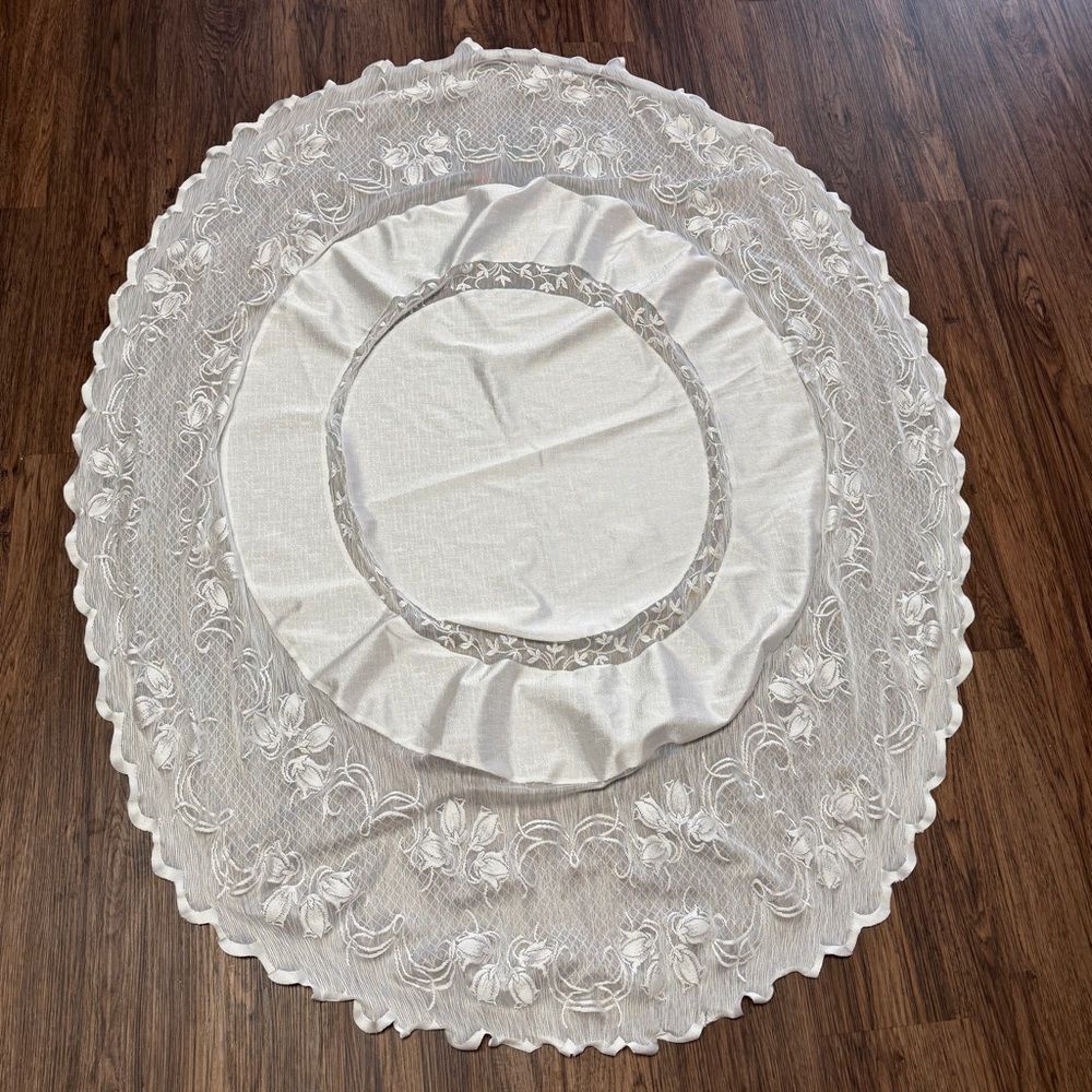 Vintage Ivory White Oval Tablecloth Solid Central Panel With Tiered Lace Border